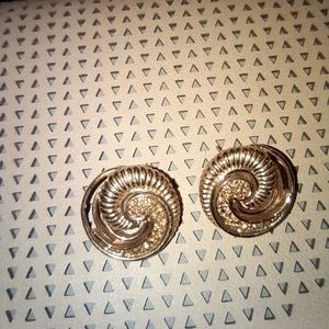 Vintage Daniel Fasson gold earrings